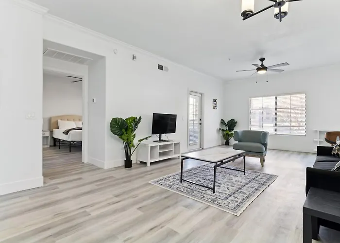 Cozysuites At Apartment *