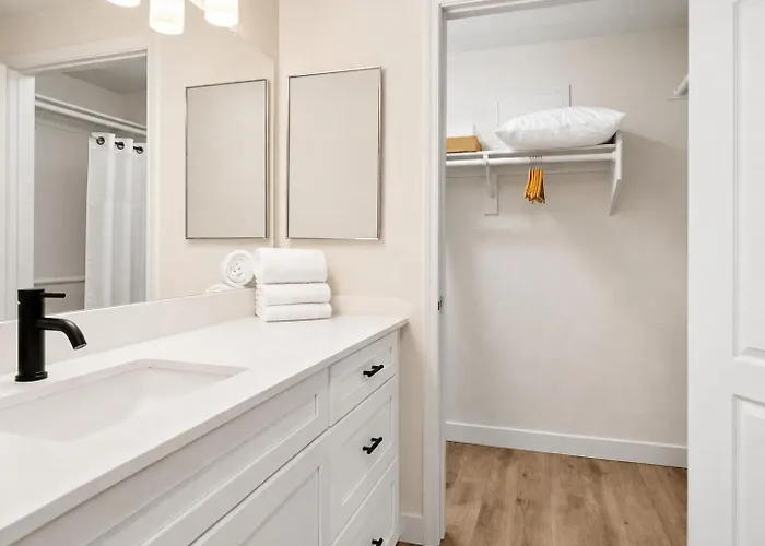 Cozysuites At * Chandler
